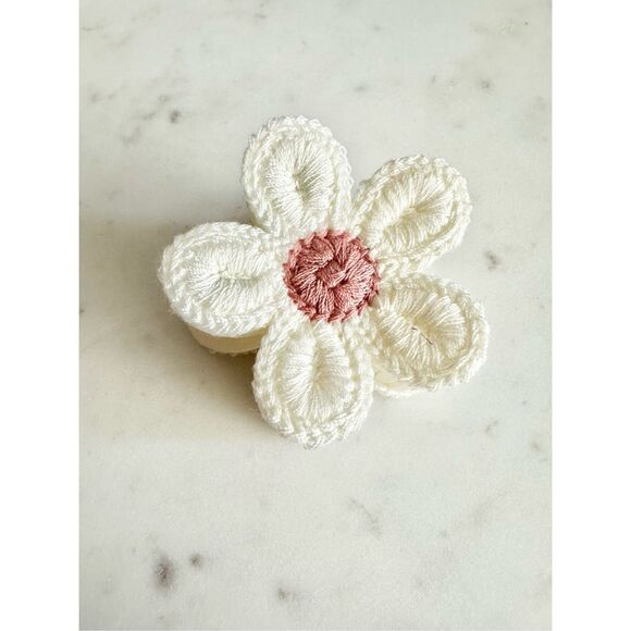 No Brand Accessories - White and pink crochet flower hair claw